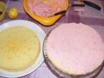 Piskótatorta eperrel - A krémkenő munkahely.