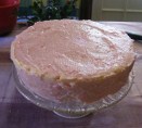 Piskótatorta eperrel - Készen van a puncskrémes torta, már csak díszíteni kell.