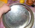 Diótorta - Illeszd be a tortasütő formába az alját!