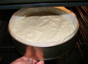 Diótorta - Tedd be a tortaformát a meleg sütőbe!