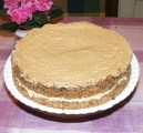 8553-felso-lap-rajta (129 x 120) Diótorta - Helyén van a felső tortalap.