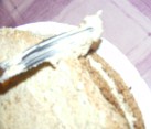 Diótorta - Oldala vakolás 1: a késről húzd le a krémet a torta oldalán! 