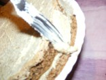 8556-oldala-vakol (156 x 117) Diótorta - Oldala vakolás 2: Az előbb felhordott krémet kend szét a torta oldalán!
