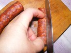 Bakonyi betyárleves - Vágd végig a kolbász héját!