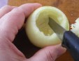 Töltött hagyma - Függőlegesen is vágd el a kiemelendő réteget!