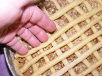 Rácsos almatorta - Ha sok a tészta, tömörítsd összébb a rácsokat, úgy több kifér!