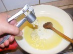 Párolt céklalevél - Préseld a fokhagymát a forró olajba! Párolt céklalevél - Préseld a fokhagymát a forró olajba!