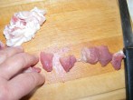 Cukkinis aprópecsenye - A felkockázott húscsík. Cukkinis aprópecsenye - A felkockázott húscsík.