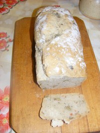 Olajbogyós kenyér - Kenyér kész, megszegve (álló) Olajbogyós kenyér - Kenyér kész, megszegve (álló)