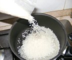 Töltött paprika hús nélkül - Öntsd a rizset a teflonedénybe!