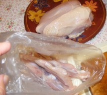 Csirkemell filézés - A csirkemell csontját tedd egy nájlonba!