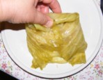 Töltött káposzta - Kezdd el felgöngyölni a töltött levelet, felülről lefelé!