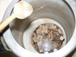 Krumplisaláta - Önts a kuktába 1 liter vizet, tégy bele 1 fakanál sót!