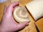 Darázsfészek - A tekercsből levágott szelet diós csiga.