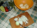 Nyári krumplileves - Aprítsd fel a hagymát!