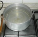 Babgulyás - Forralj fel kb. 1 liter vizet, a húst felönteni.