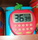 Babgulyás - A 80 percből kb. 40 percnél tedd a zöldségeket a babgulyáshoz!