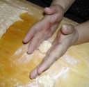 Túrós pogácsa - A két tenyered között sodord meg a pogácsákat!