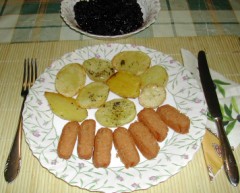 Biokolbász - Tányéron, krumplival.