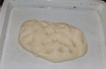 Pizza - Nyomkodd szét a tésztát a tepsiben!