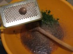 Töltelékes zöldségleves - A fűszerek hozzáadása