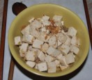 Zöldséges tofu - A kiszedett tofukockákat félretesszük