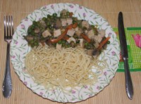 Zöldséges tofu - Kész, tányérban.