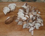 Párolt répa, gomba, cukkíni - Szeleteld fel a gombát!