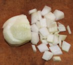 Borsóleves - Szeleteld fel a karalábét kis darabokra!