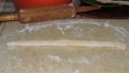 Rongyos lángos - Tenyereddel sodord minél hosszabbra a hengert!