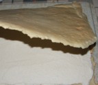 Túrós szelet - A túrókrémmel megkent tésztalapot fedd le egy másik tésztalappal!